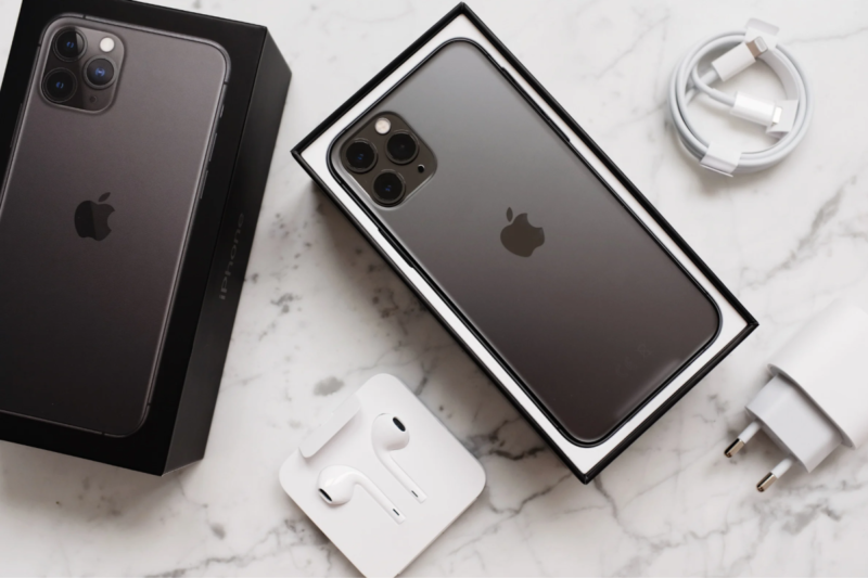 Šiaulių teismas nuteisė senjorę, draugės vardu paėmusią du „iPhone“ telefonus