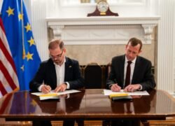 Lietuvos ir JAV atstovai pasirašo deklaraciją dėl droninių sistemų gamybos Lietuvoje