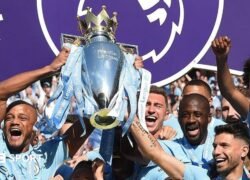 „Manchester City“ futbolininkai iškėlę „Premier League“ čempionų taurę