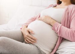 Nėščiųjų priežiūros pokyčiai Lietuvoje, besilaukianti moteris ilsisi namuose