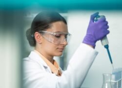 Laboratorijoje atliekami biomedicininiai ir vaistų tyrimai