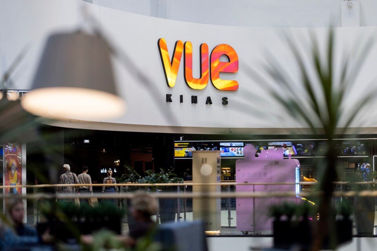 „Vue“ kino teatro iškaba ir vestibiulis prekybos centre