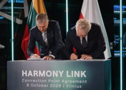 Du pareigūnai pasirašo „Harmony Link“ jungties susitarimą Vilniuje