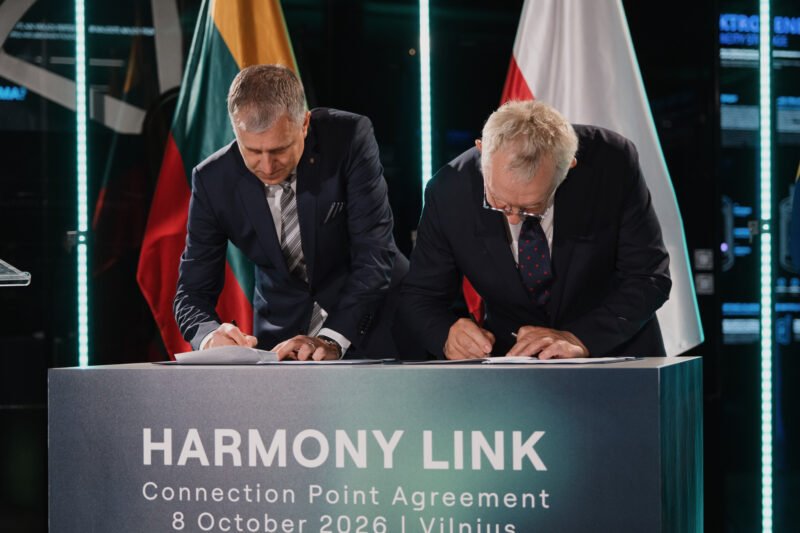 Du pareigūnai pasirašo „Harmony Link“ jungties susitarimą Vilniuje
