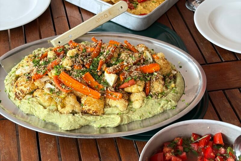Žiedinį kopūstą verta kepti ne virti: siūlo derinį su tofu kremu ir salsa