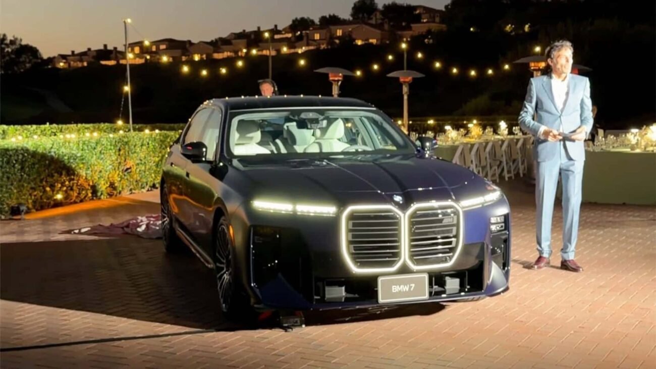 BMW 7 serijos flagmanui grąžina V8: naujas M760 debiutuoja Europoje
