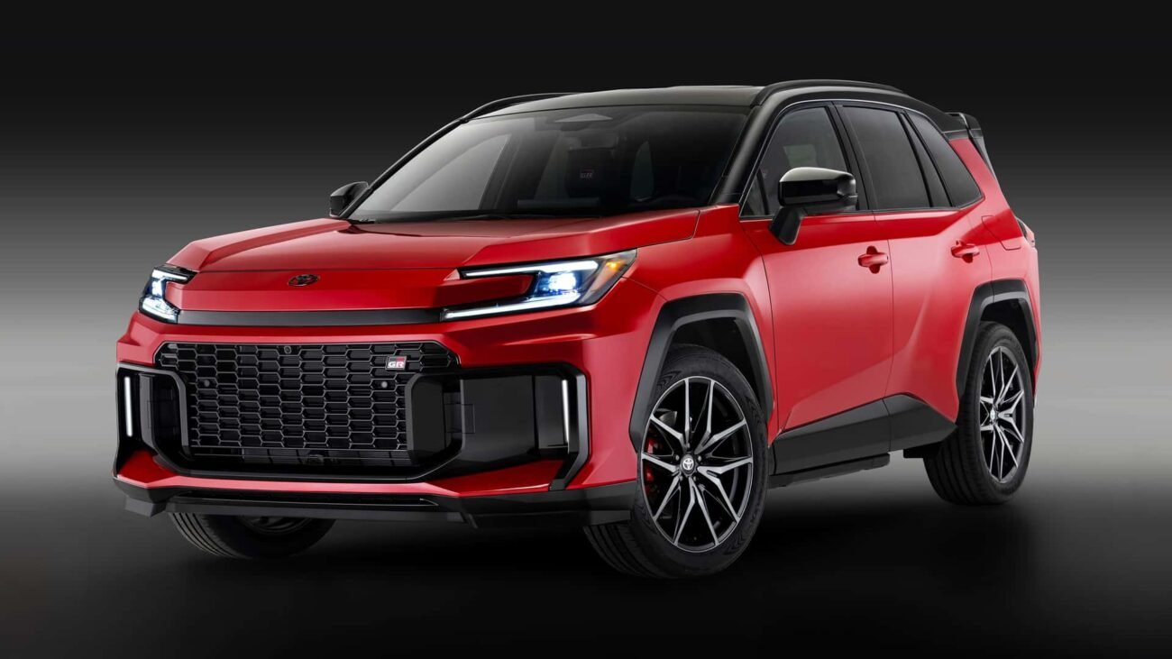 Toyota atšaukia 31 tūkst. RAV4 Plug-In Hybrid – pasireiškė programinė klaida, galinti sustabdyti automobilį važiuojant