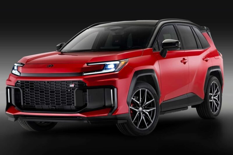 Toyota atšaukia 31 tūkst. RAV4 Plug-In Hybrid – pasireiškė programinė klaida, galinti sustabdyti automobilį važiuojant