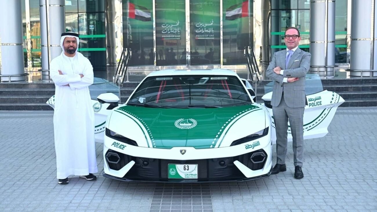 Dubajaus policija pristatė 920 AG galingumo Lamborghini hibridinį superautomobilį