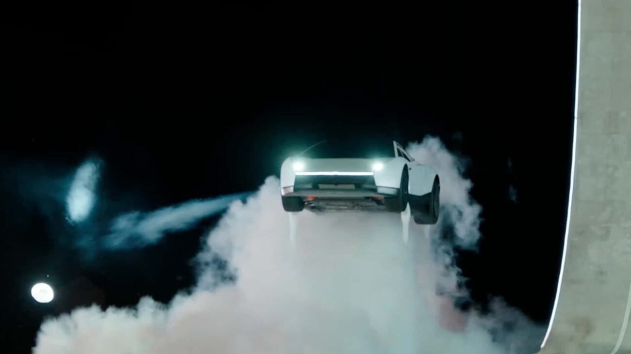 Tesla Roadster parodė tikrą beprotybę: ar naujoji versija iš tiesų „skraido“?