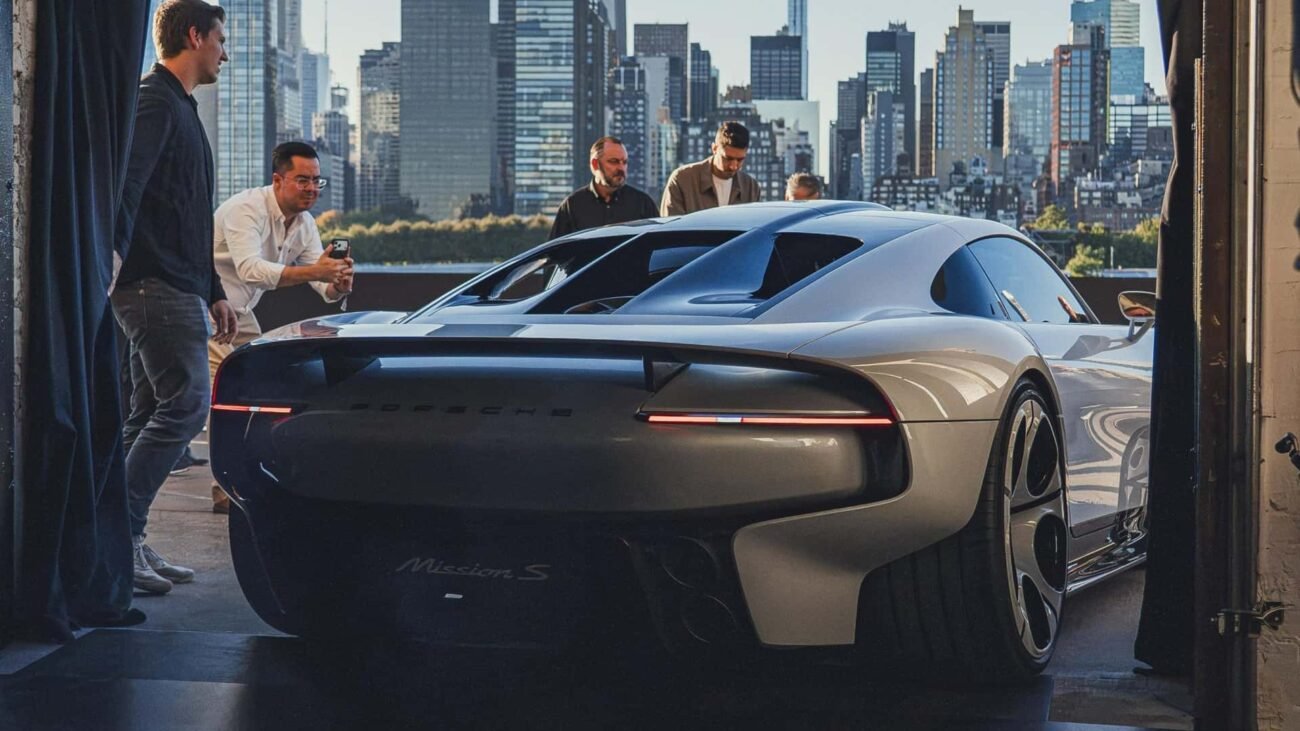 Porsche netikėtai atsisako elektrinio superautomobilio - kas pakeitė jų planus?