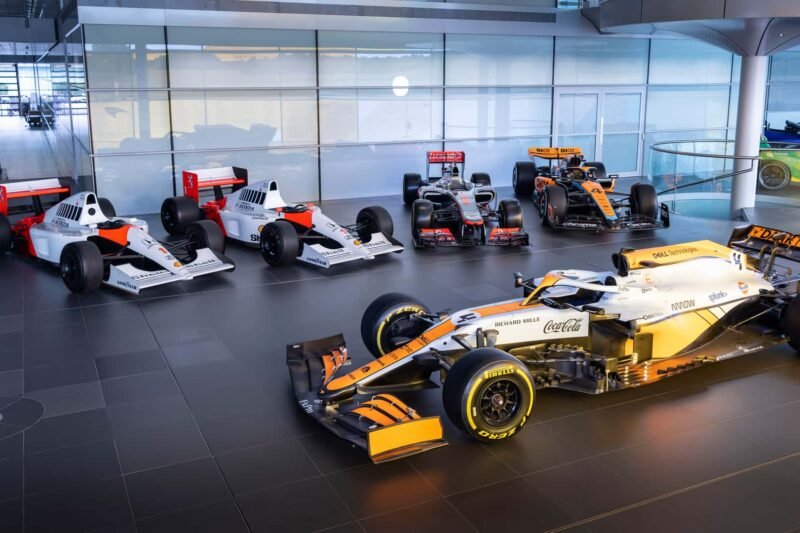 McLaren parduoda penkis savo legendinius F1 bolidus - kuo ypatingi šie automobiliai?