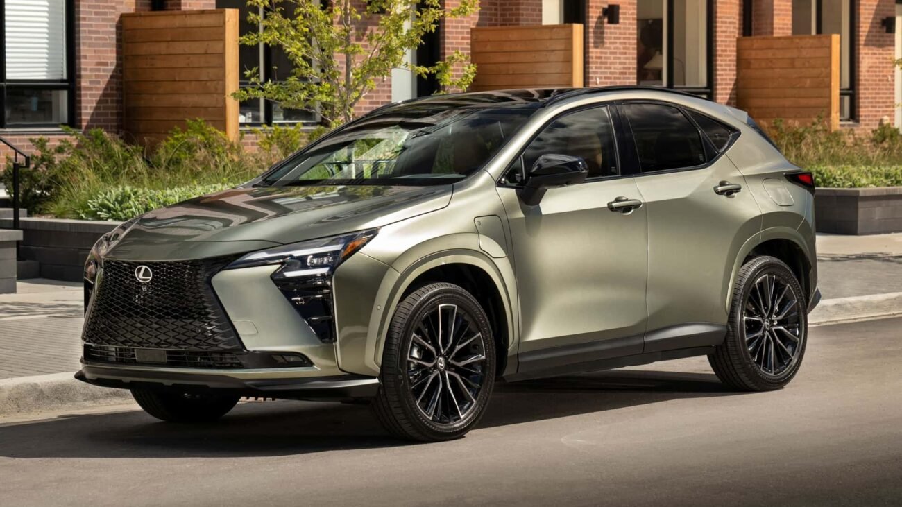 Lexus NX keičia žaidimo taisykles: naujasis modelis - tik hibridinis