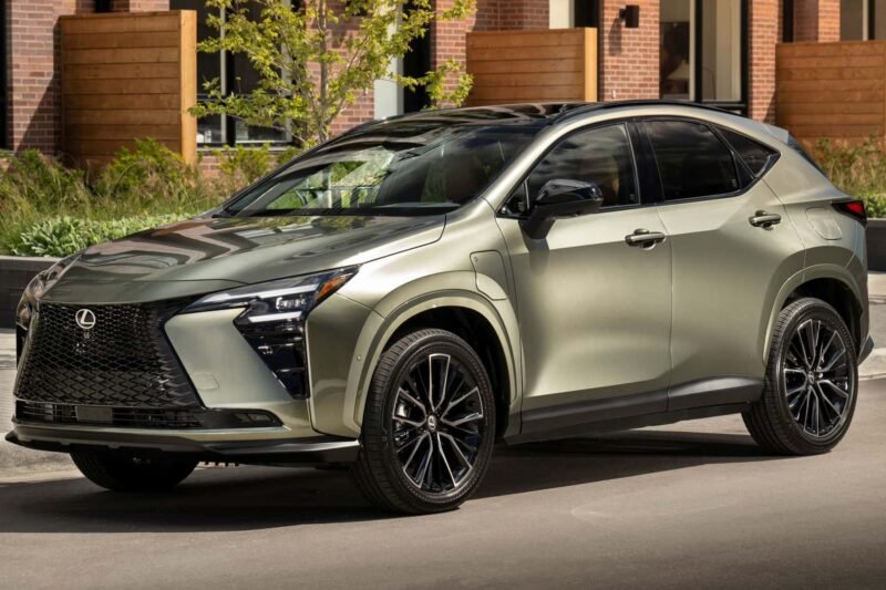 Lexus NX keičia žaidimo taisykles: naujasis modelis - tik hibridinis