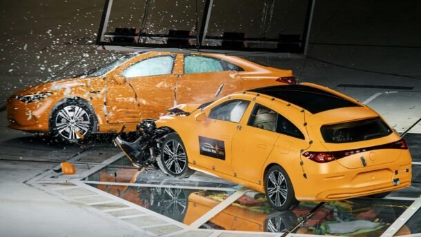 Kodėl šis dviejų Mercedes CLA susidūrimo bandymas nustebino net profesionalus?