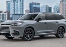 Kodėl „Lexus“ nutraukia vienintelį įkraunamą TX modelį - vietoje jo ateina elektromobilis