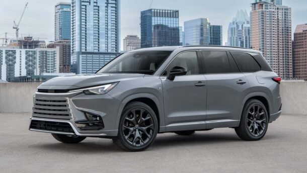 Kodėl „Lexus“ nutraukia vienintelį įkraunamą TX modelį - vietoje jo ateina elektromobilis