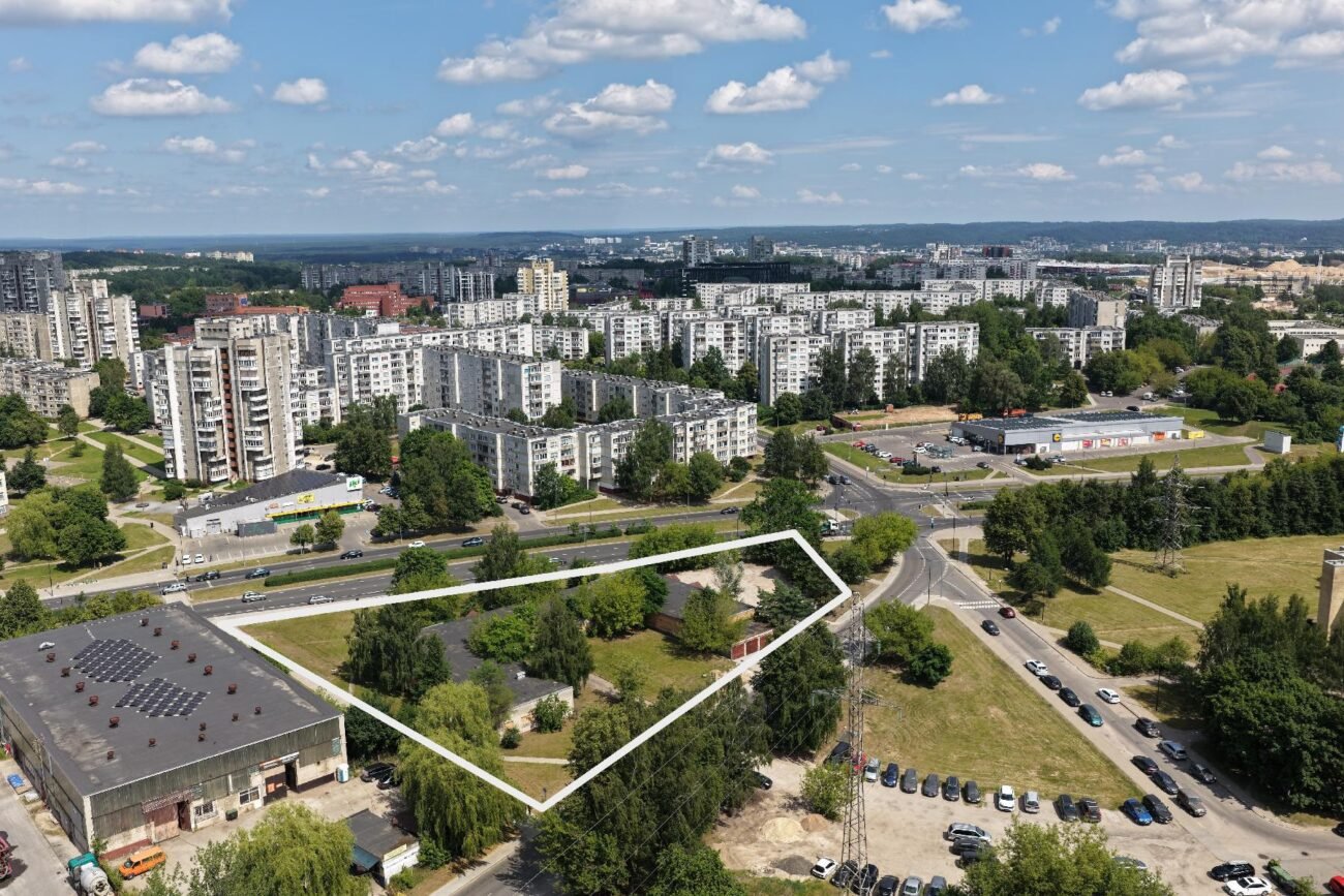 Iš paukščio skrydžio matoma Šeškinės teritorija su pažymėtu sklypu