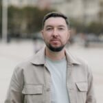 Vytauto Mitalo portretas lauke